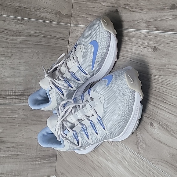 Nike Quest Womens Running Shoes Size 7 Platinum Grey Light Blue AA7412-008 - Picture 2 of 9